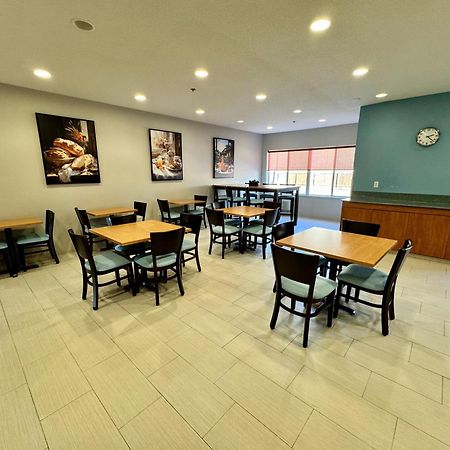 Days Inn & Suites By Wyndham Madison Exterior foto